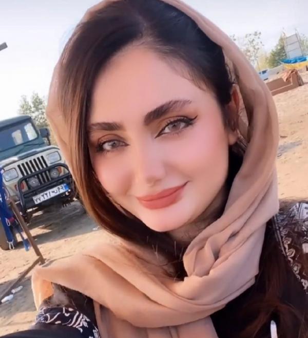 تصویر پروفایل مینا