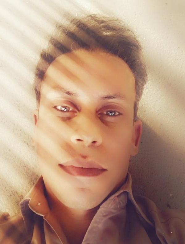 تصویر پروفایل علی