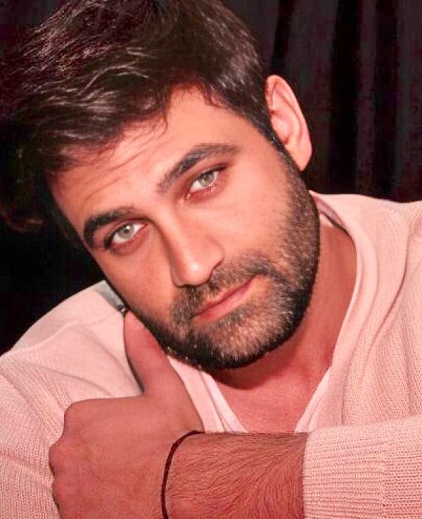 تصویر پروفایل پیروز