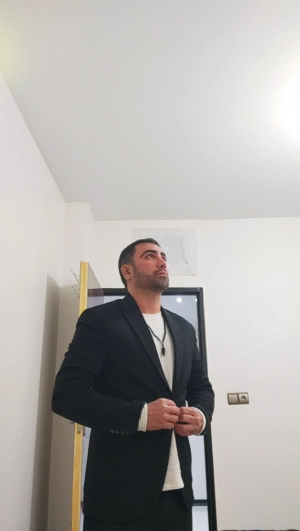 تصویر پروفایل علی