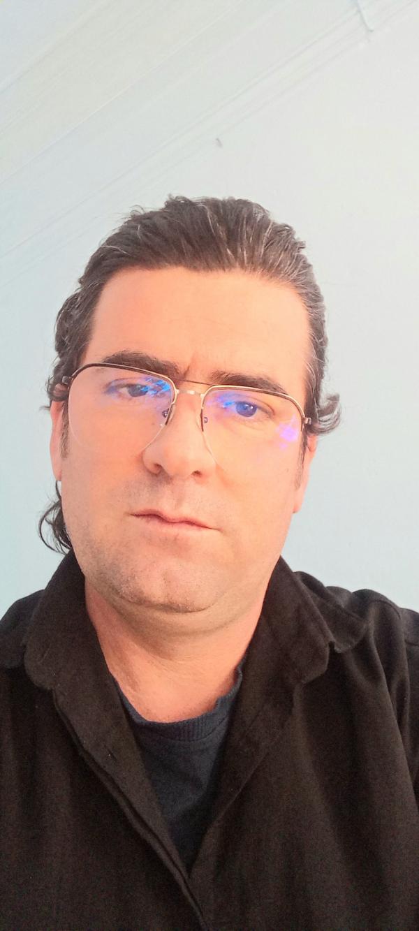 تصویر پروفایل حسین